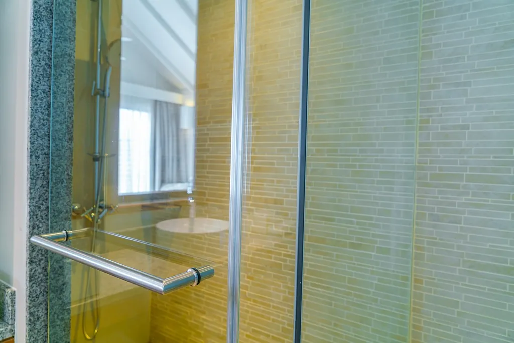 detalle mampara cuarto de baño