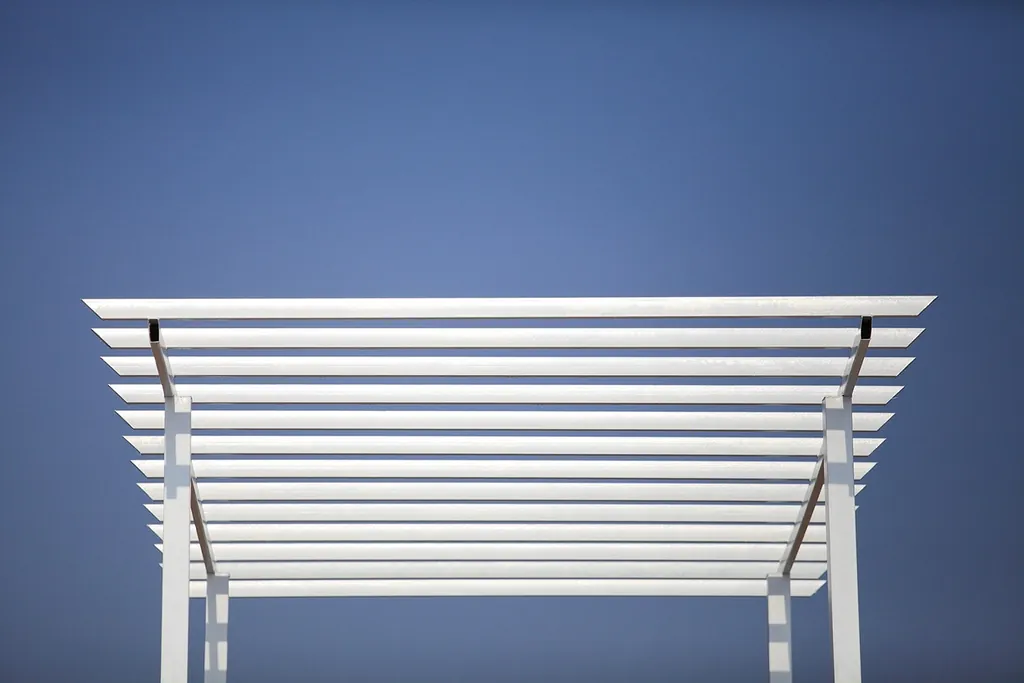 pergola madera blanca
